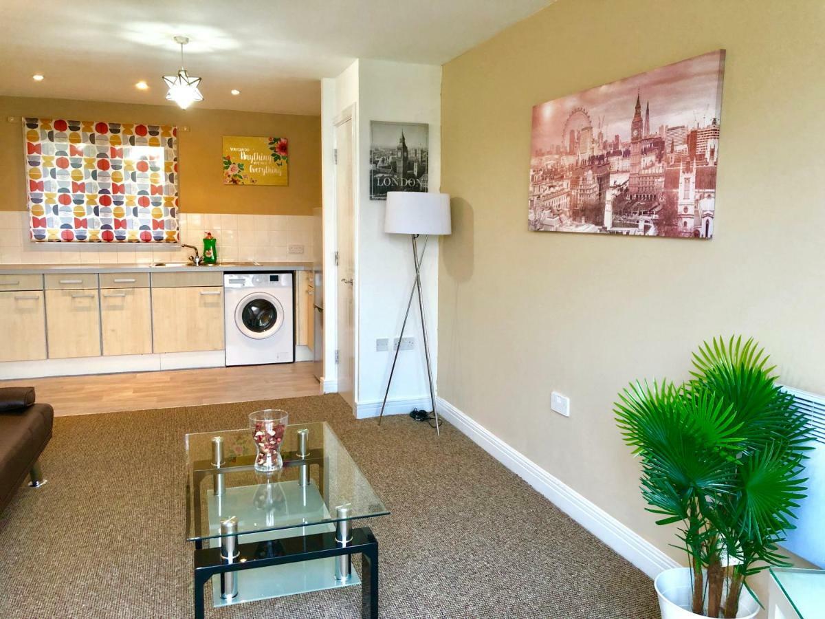 2 Bedrooms Modern Apartment, Lounge, Full Kitchen, Balcony, 5 Minutes Stratford Station Londra Dış mekan fotoğraf