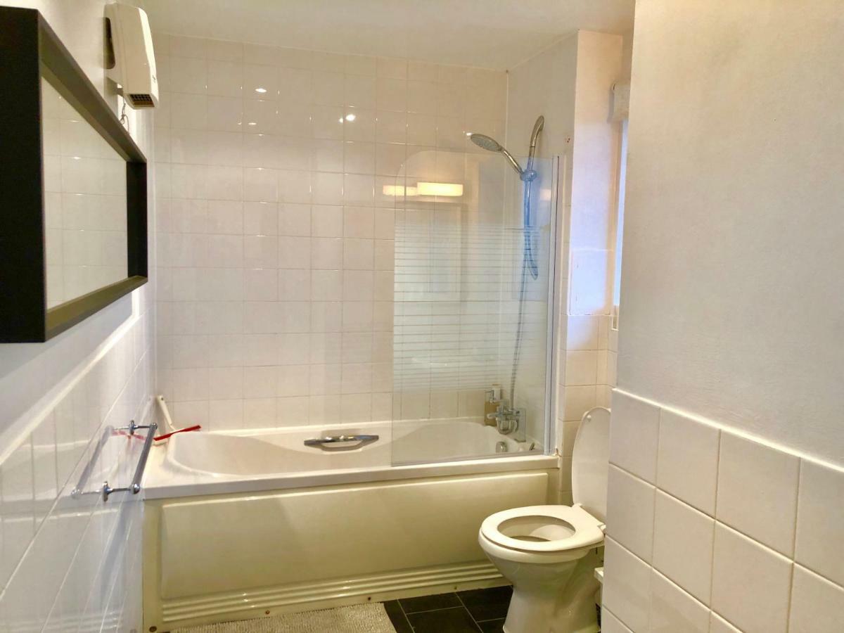 2 Bedrooms Modern Apartment, Lounge, Full Kitchen, Balcony, 5 Minutes Stratford Station Londra Dış mekan fotoğraf