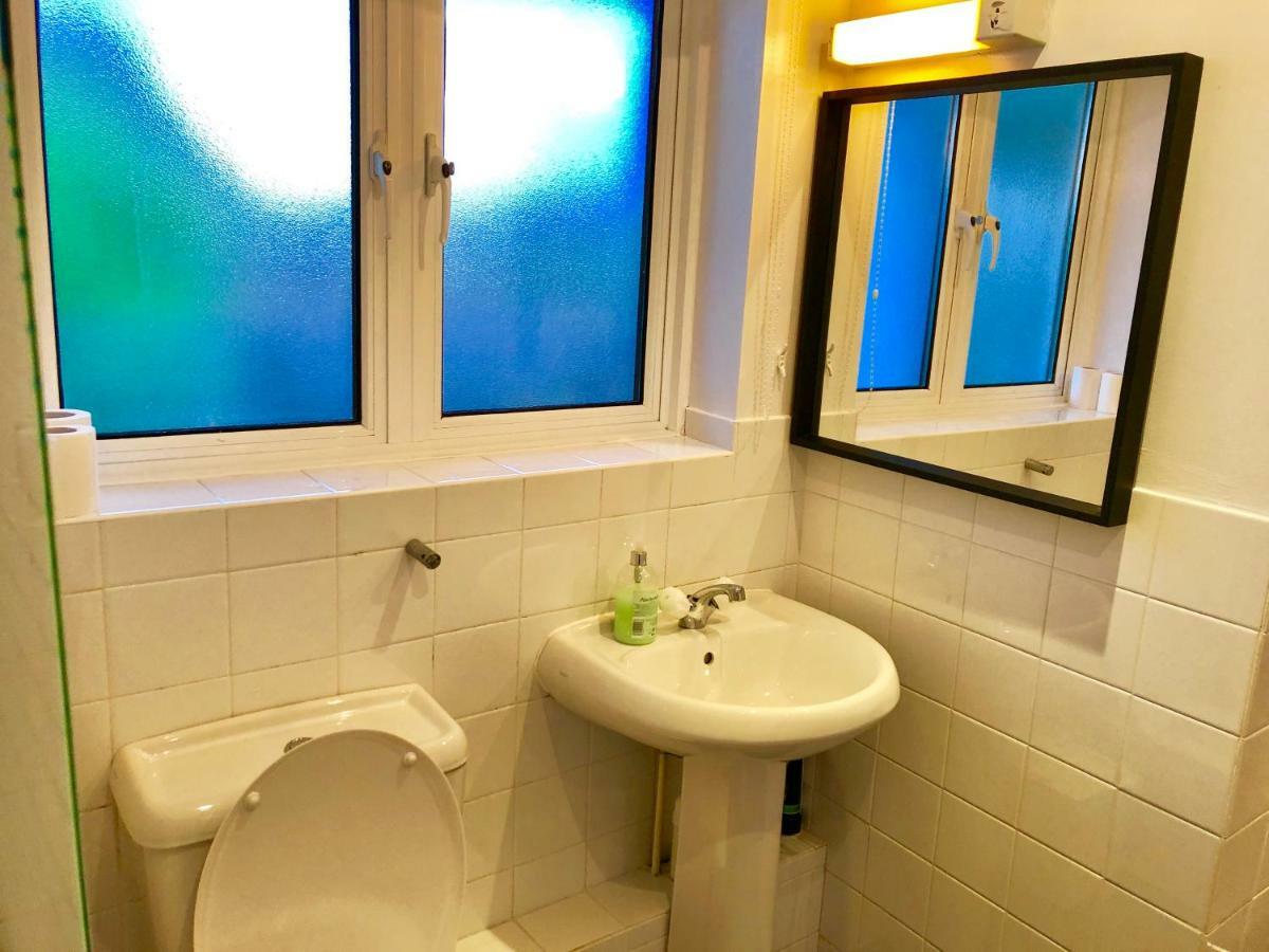 2 Bedrooms Modern Apartment, Lounge, Full Kitchen, Balcony, 5 Minutes Stratford Station Londra Dış mekan fotoğraf