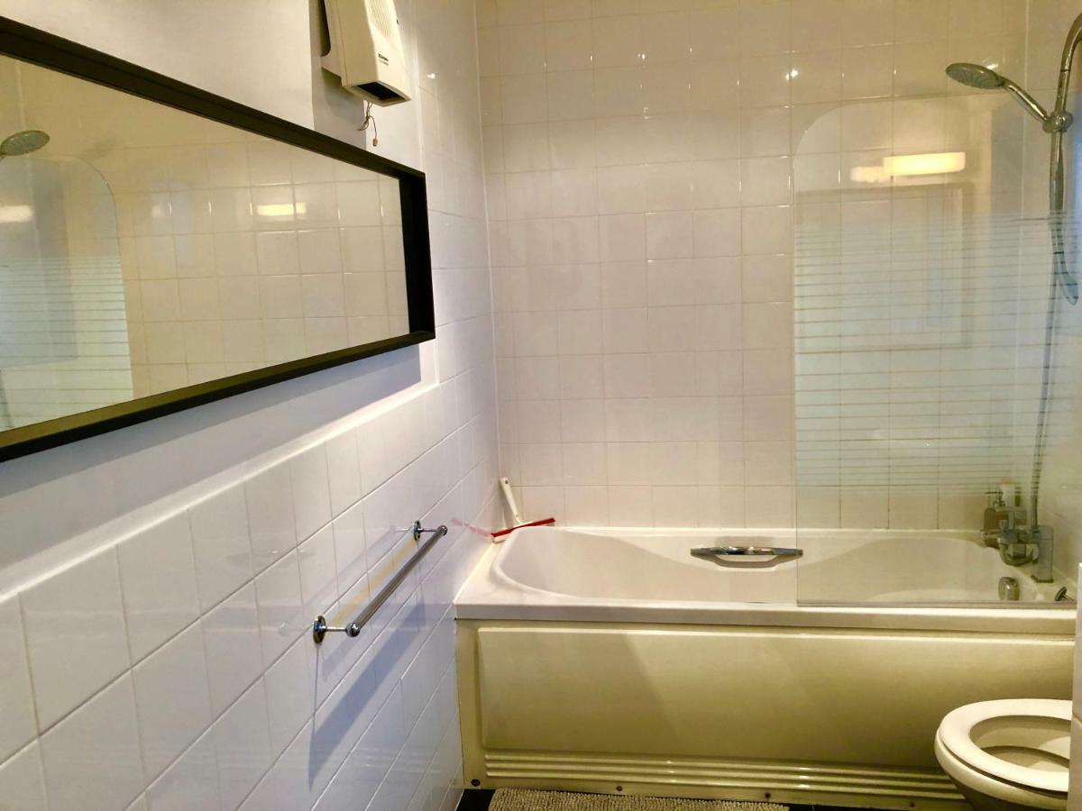 2 Bedrooms Modern Apartment, Lounge, Full Kitchen, Balcony, 5 Minutes Stratford Station Londra Dış mekan fotoğraf