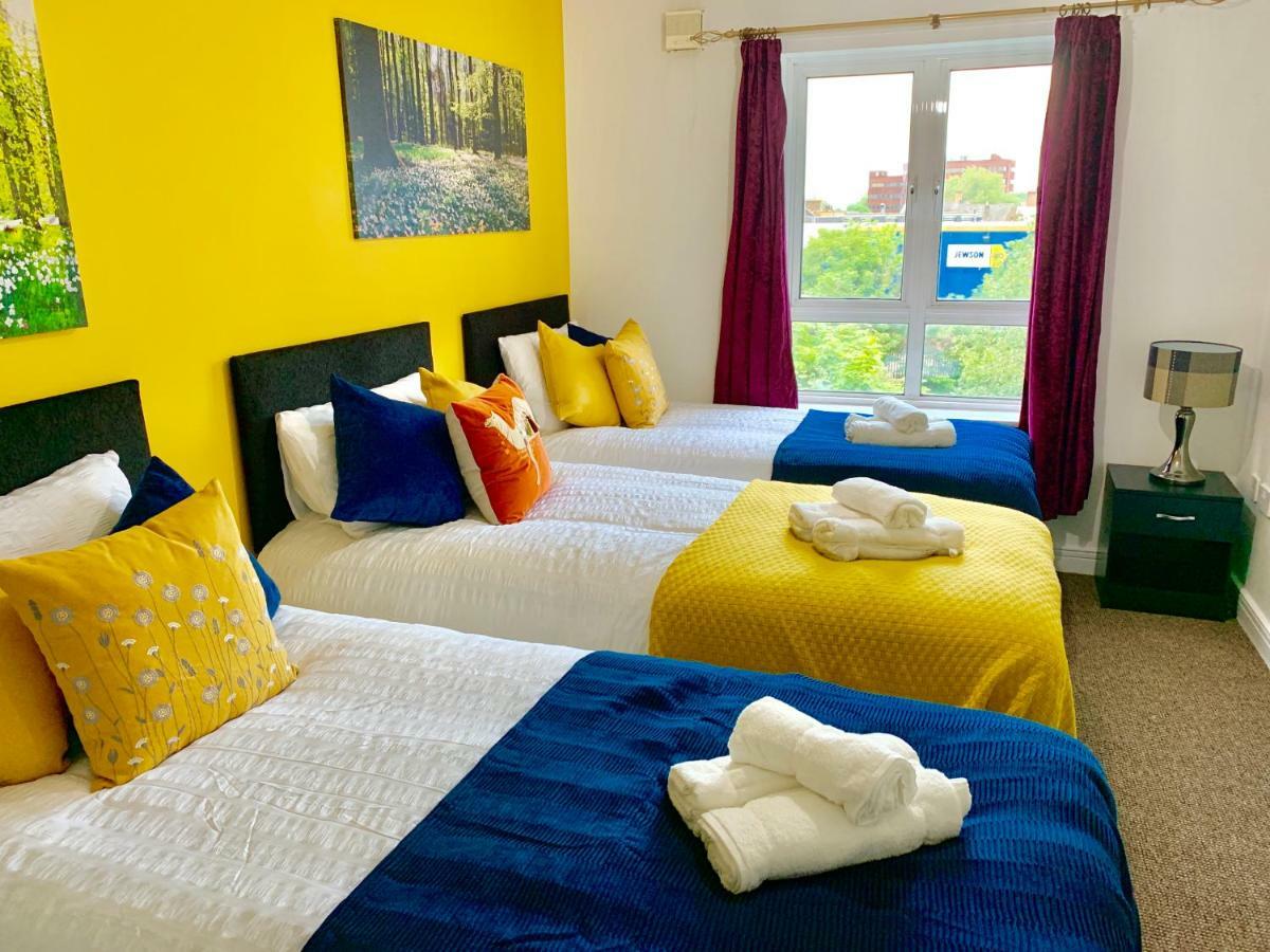 2 Bedrooms Modern Apartment, Lounge, Full Kitchen, Balcony, 5 Minutes Stratford Station Londra Dış mekan fotoğraf