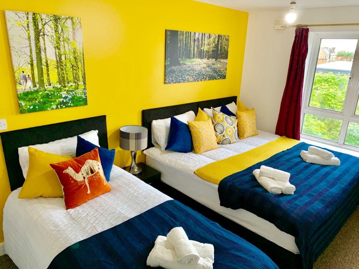 2 Bedrooms Modern Apartment, Lounge, Full Kitchen, Balcony, 5 Minutes Stratford Station Londra Dış mekan fotoğraf