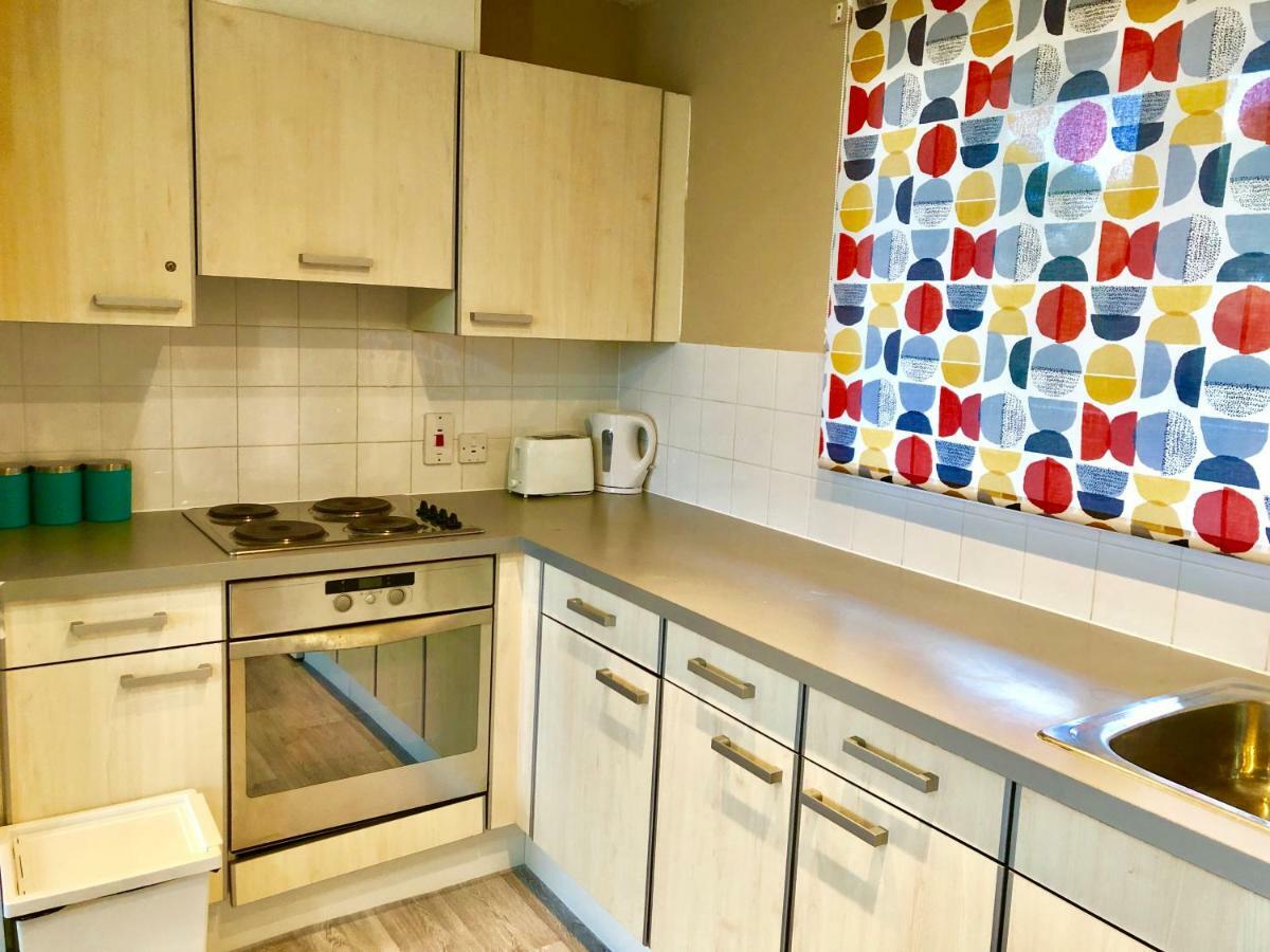 2 Bedrooms Modern Apartment, Lounge, Full Kitchen, Balcony, 5 Minutes Stratford Station Londra Dış mekan fotoğraf