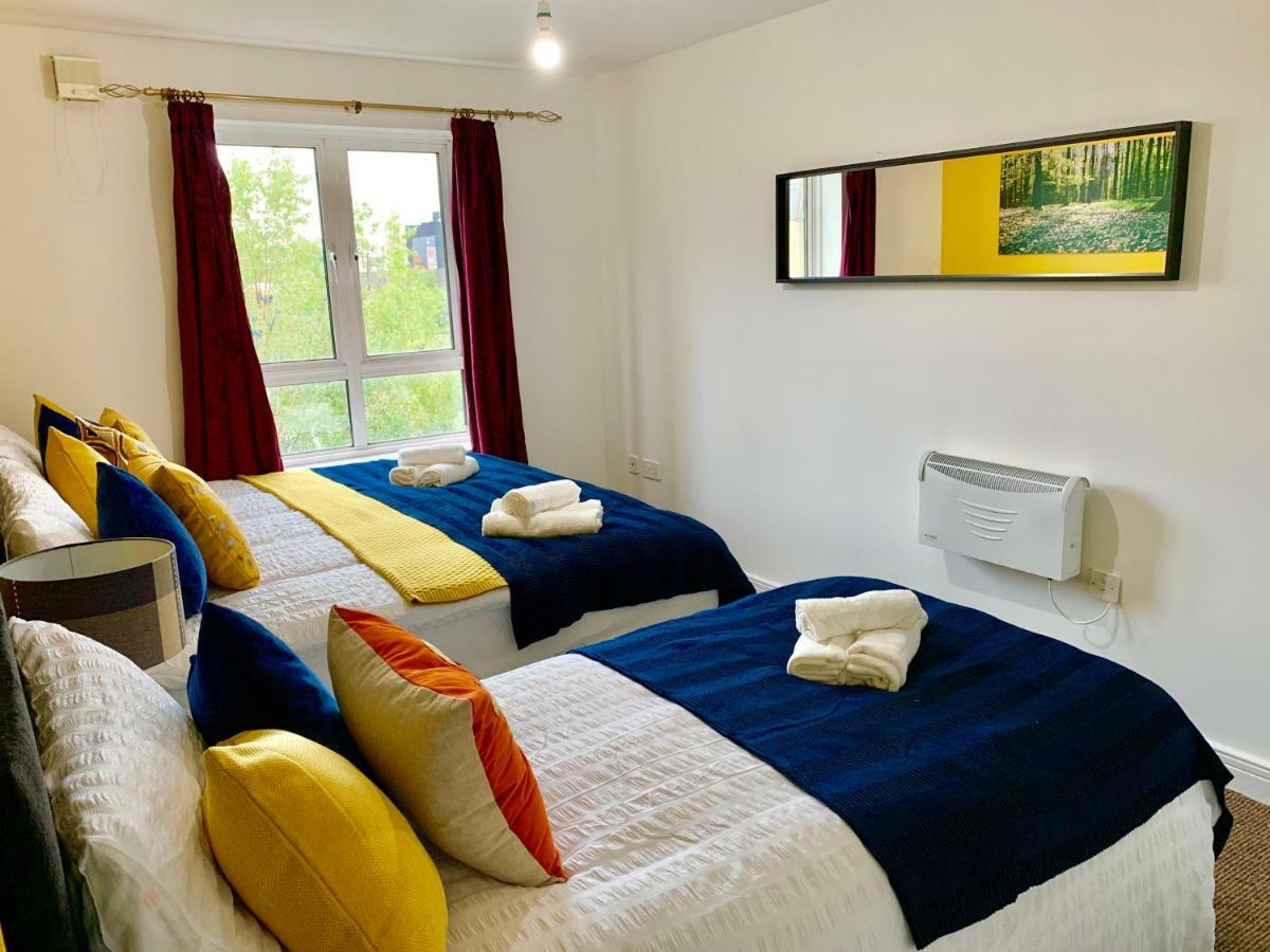 2 Bedrooms Modern Apartment, Lounge, Full Kitchen, Balcony, 5 Minutes Stratford Station Londra Dış mekan fotoğraf