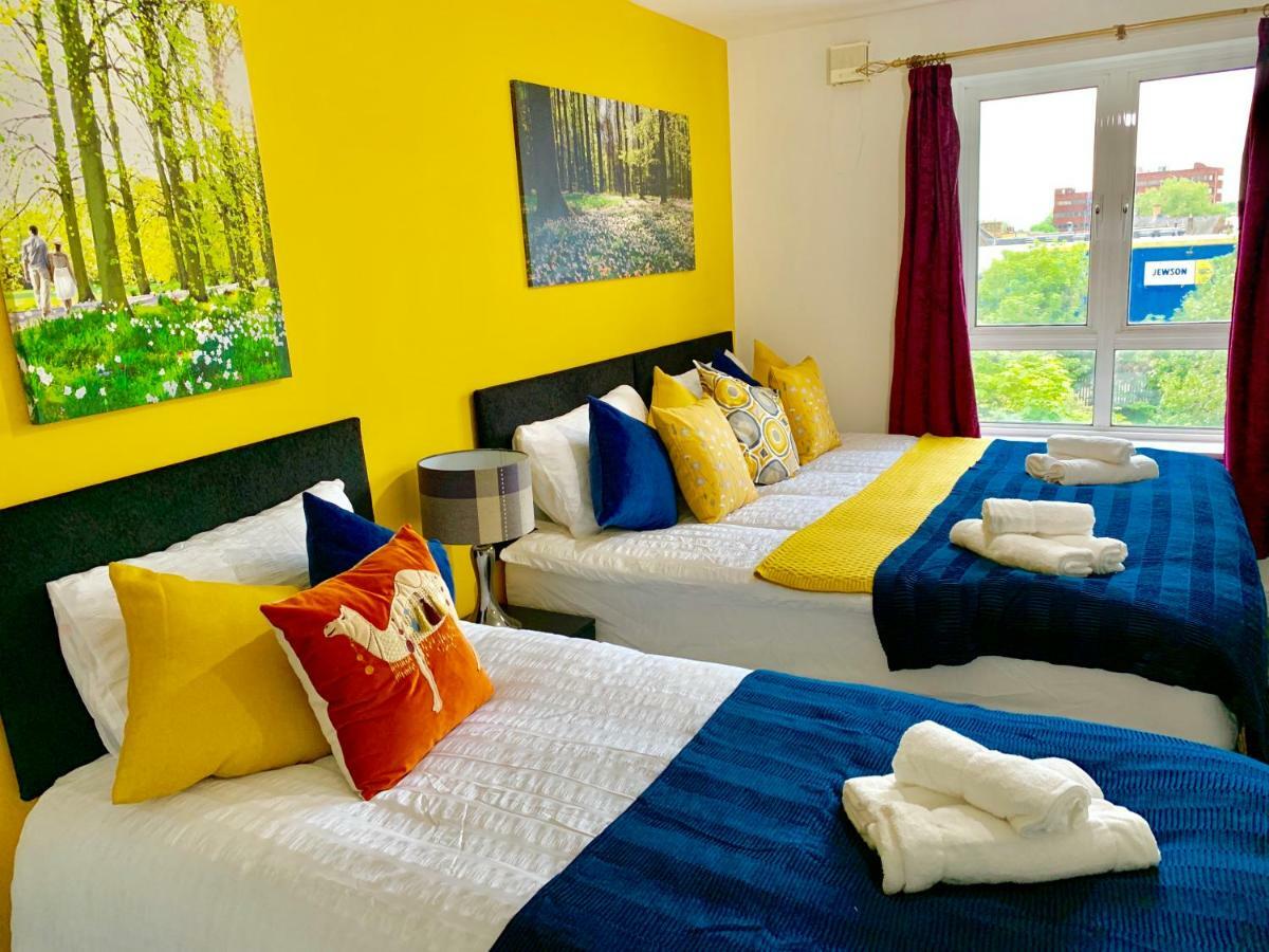 2 Bedrooms Modern Apartment, Lounge, Full Kitchen, Balcony, 5 Minutes Stratford Station Londra Dış mekan fotoğraf